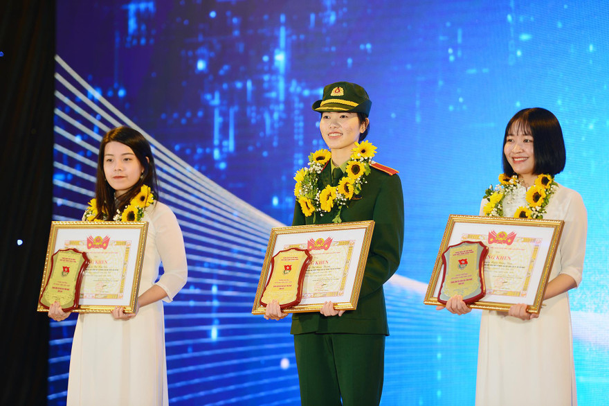 Công bố 20 nữ sinh giành Phần thưởng ‘Nữ sinh viên tiêu biểu’ năm 2021