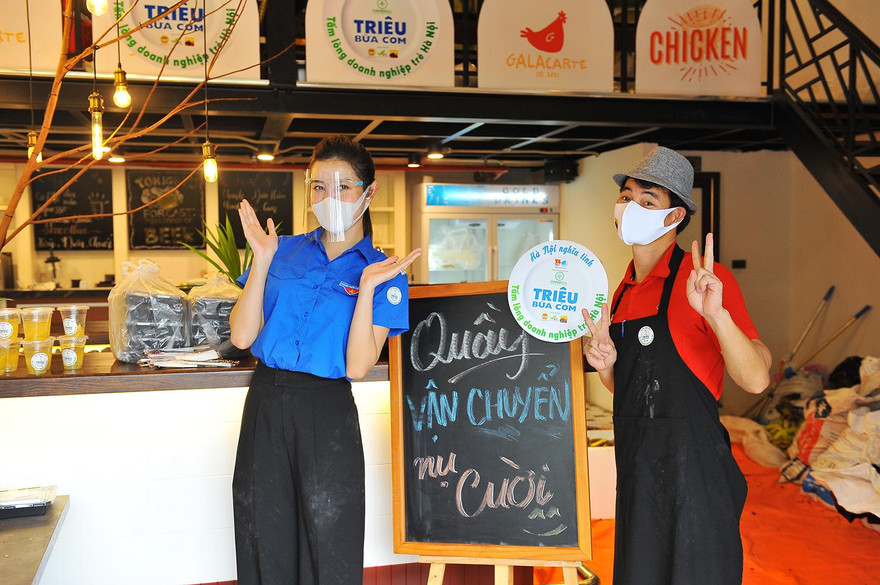 NSƯT Xuân Bắc, Á hậu Huyền My ‘vào bếp’ gửi tặng những người khó khăn