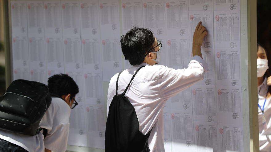 Thí sinh tham dự đợt 1 kỳ thi tốt nghiệp THPT 2021. Ảnh: DƯƠNG TRIỀU.