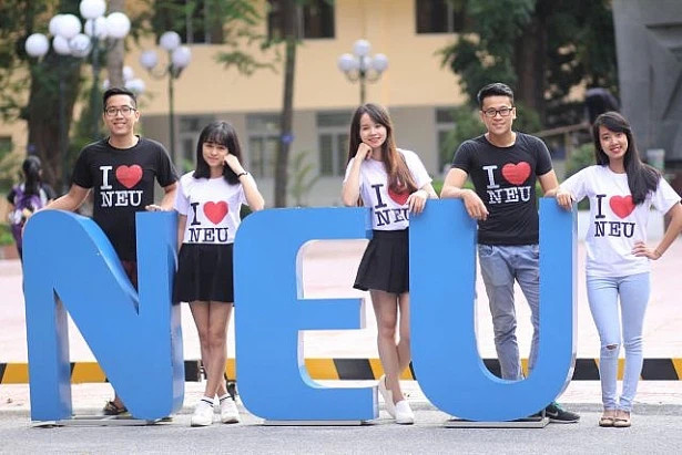 Hỗ trợ 23 tỷ đồng cho sinh viên ĐH Kinh tế Quốc dân