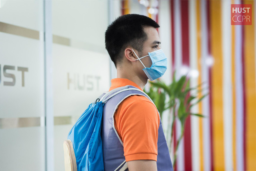 Sinh viên Bách khoa hoàn thiện 'áo làm mát' hỗ trợ y bác sĩ