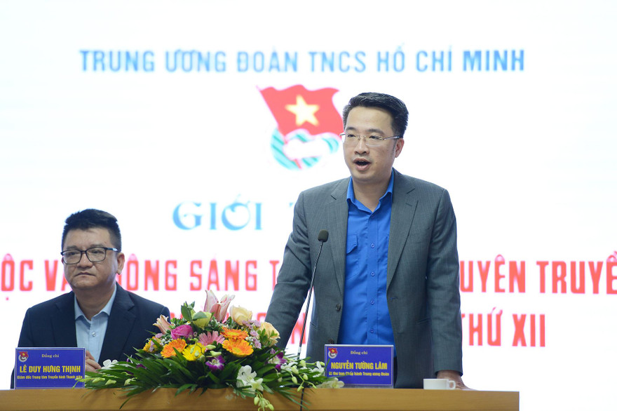 Ban Tổ chức chương trình chia sẻ tại họp báo.