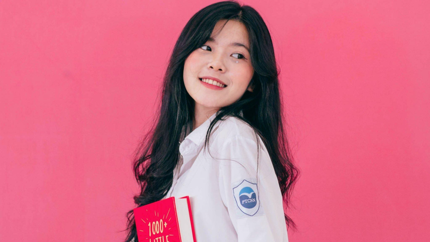 Trương Thu Phương học sinh lớp 12 trường THPT chuyên Ngoại ngữ, trường ĐH Ngoại Ngữ, ĐHQG Hà Nội.