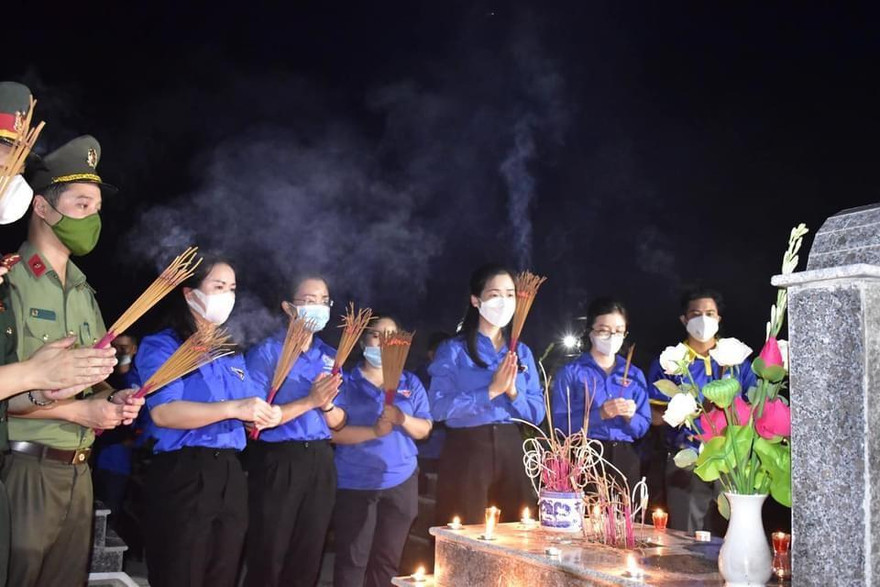 Tuổi trẻ thắp những ngọn nến trong tháng 7 tri ân