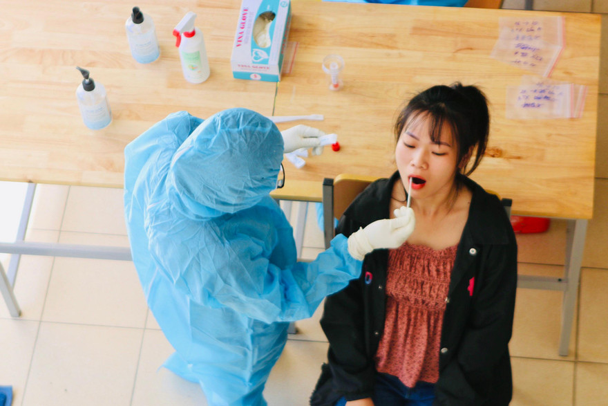 KTX ĐHQG TP. HCM lấy mẫu xét nghiệm khẩn cấp đối với sinh viên 