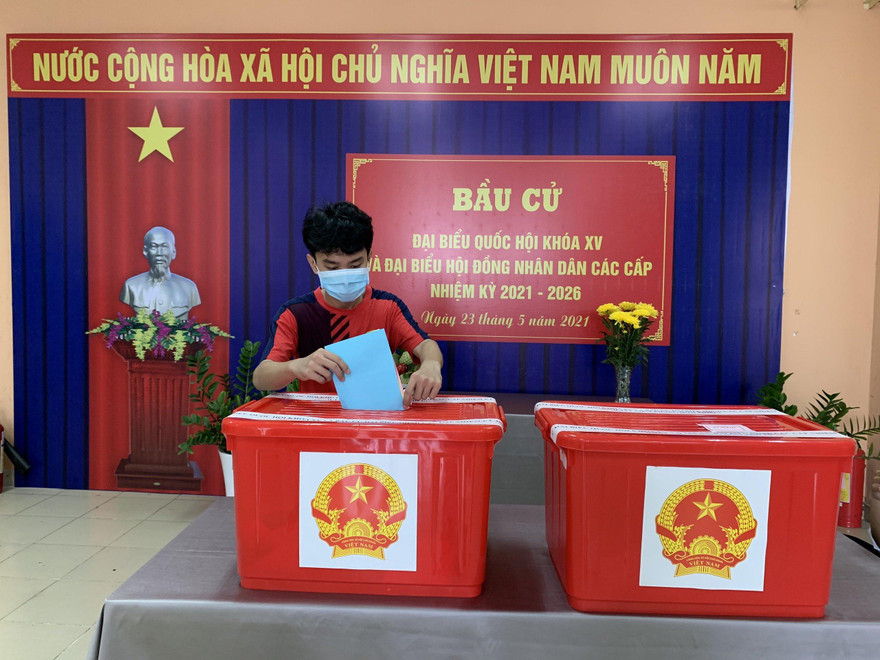 Sinh viên đi bầu cử ở ký túc xá lớn nhất nước