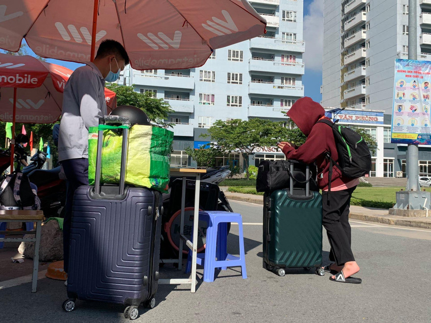 Sinh viên KTX ĐHQG TP. HCM mùa dịch COVID-19: Về hay ở lại? 