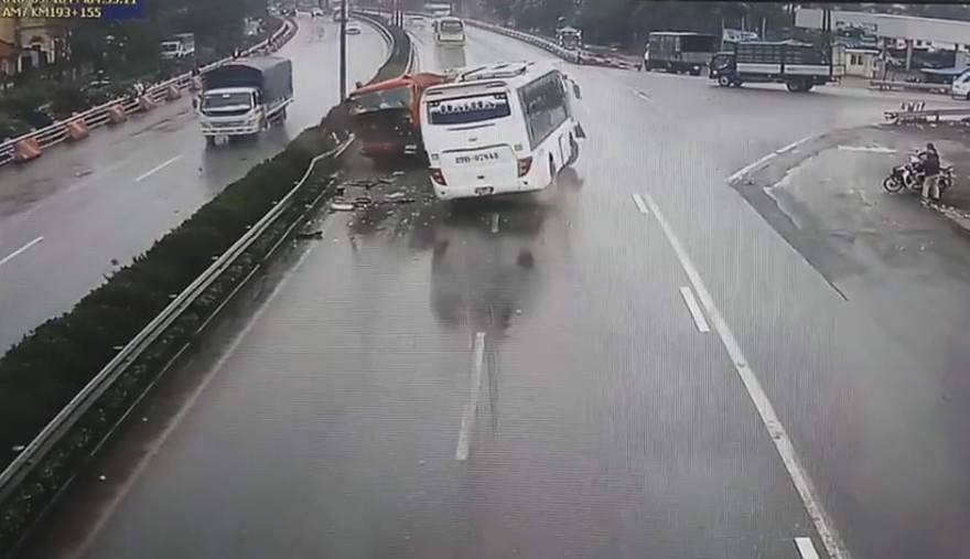 Hiện trường vụ tai nạn. Ảnh cắt từ clip giám sát giao thông