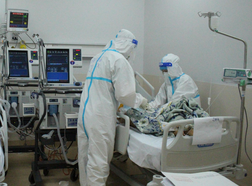 Cứu cụ bà mắc COVID-19, choáng nhiễm trùng thoát khỏi 'cửa tử'