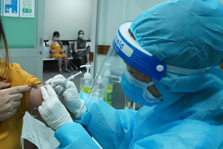 1.800 trẻ đầu tiên bước vào chiến dịch chủng ngừa vắc xin COVID-19