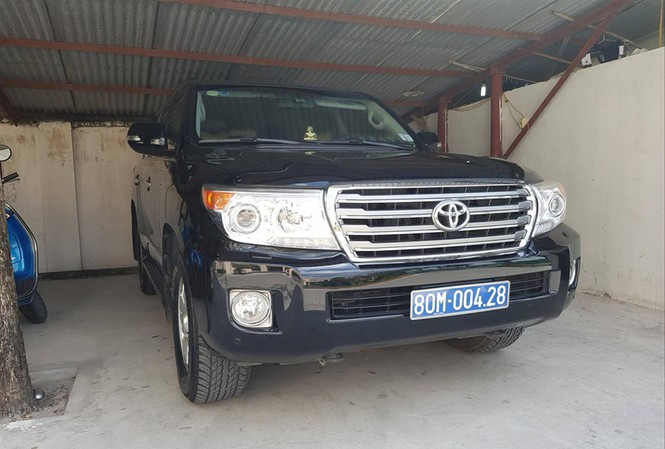 Xe ô tô biển xanh Cty CP Cầu 12 thuê theo yêu cầu của cổ đông lớn - Ảnh: Công đoàn Cty CP Cầu 12 cung cấp