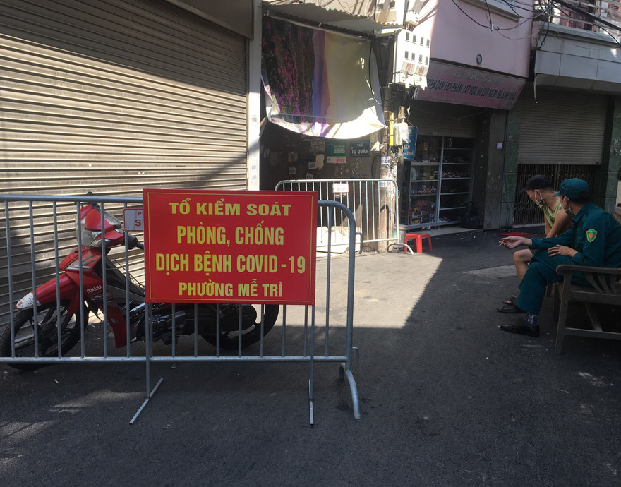 Cuộc sống người dân khu Mễ Trì sau 'lệnh' phong tỏa vì bệnh nhân COVID-19