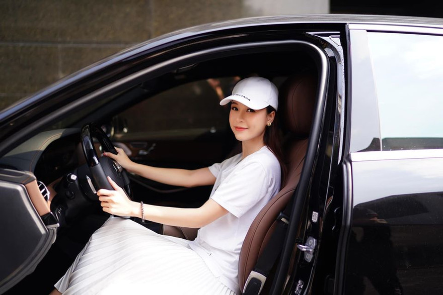 Sam nửa năm tậu 2 chiếc Mercedes, 30 tuổi đã nắm trong tay khối tài sản triệu đô