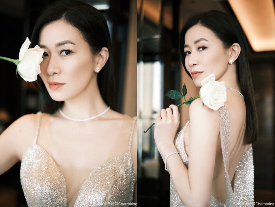 'Nhàn Phi' Xa Thi Mạn diện váy bó sát, lộ lưng trần quyến rũ khó tin ở tuổi 45