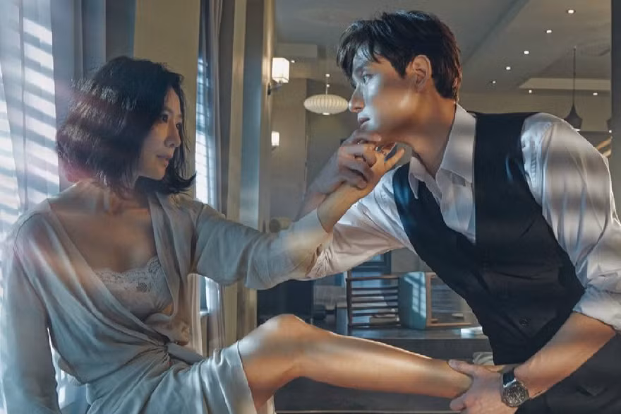 Sao nữ 'Thế giới hôn nhân' gây bất ngờ khi bỏ tiền tỷ tự sắm trang phục trong phim