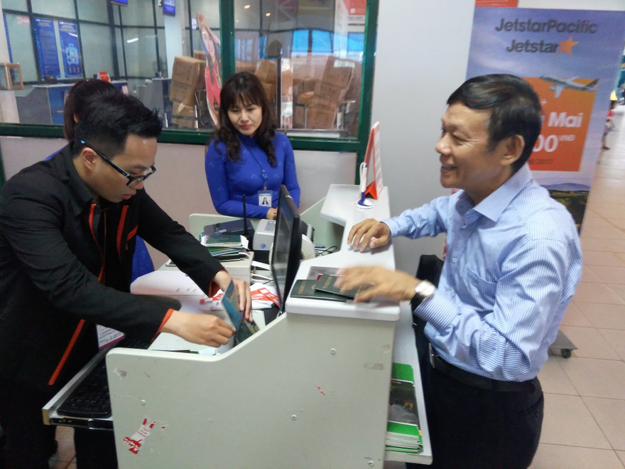 Khách làm thủ tục bay trên đường bay Quảng Bình - Chiang Mai