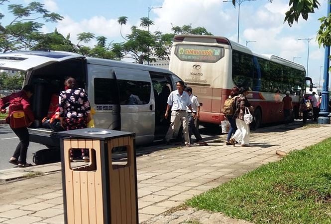 Xe Thành Bưởi đón trả khách dọc đường tại TP HCM