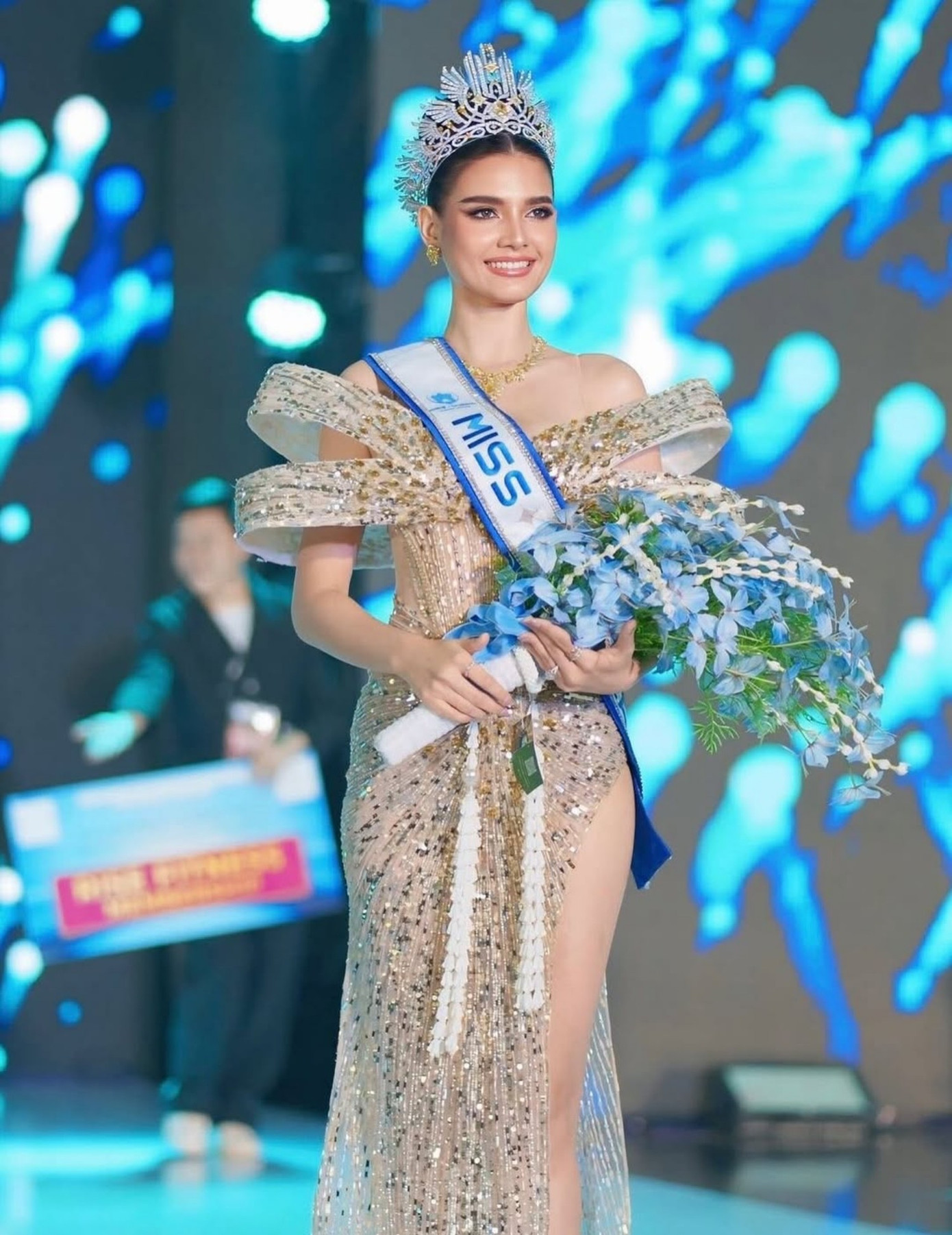miss-cosmo-laos-2025.jpg