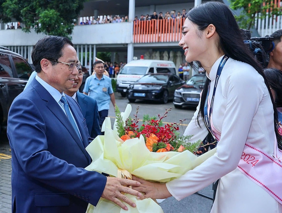 van-nhi.jpg