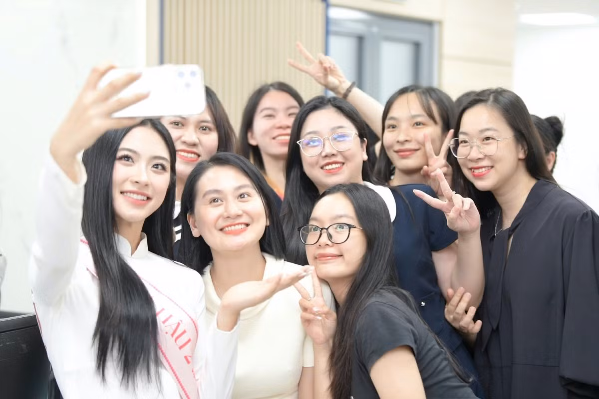 van-nhi5.jpg