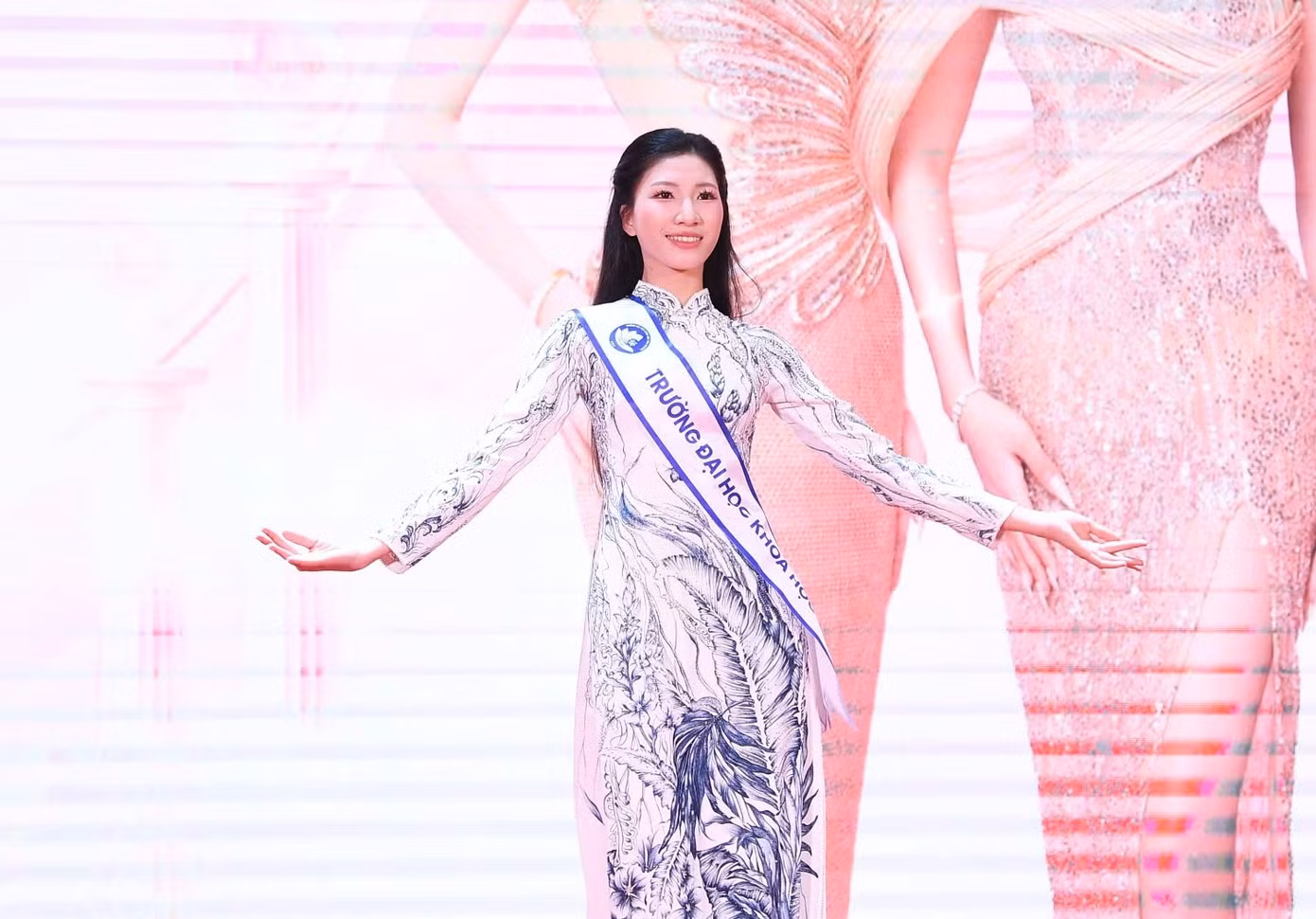 pham-thuy-ngan.jpg
