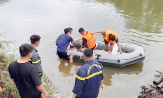 Cơ quan chức năng tìm kiếm 2 nạn nhân.