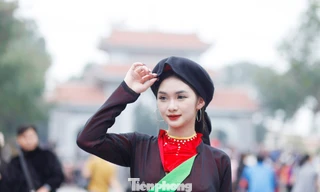 Chị hai quan họ tại hội Lim. Ảnh: Nguyễn Thắng