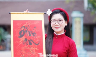 Theo cô đồ Cẩm Nhung, năm nay, nhiều người thích chữ bình an.