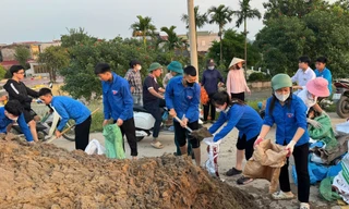 Sức trẻ tỉnh Bắc Ninh cùng chung tay hỗ trợ đắp đê Đẩu Hàn, góp phần bảo vệ cuộc sống người dân.