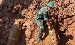 Quân đội kiểm tra và xử lý 3 quả bom.