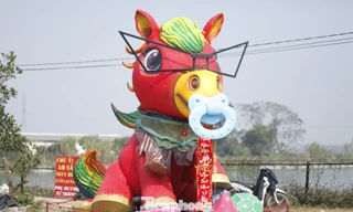 Chàng trai Bắc Ninh làm linh vật ngựa, đấu giá lấy tiền giúp người nghèo đón Tết