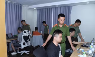 Công an kiểm tra căn nhà phường Võ Cường (nơi các đối tượng lưu trú).