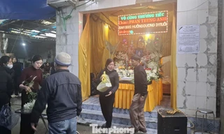 Gia đình, người thân đang chuẩn bị đám tang Phan Trung Anh. Ảnh: Nguyễn Thắng