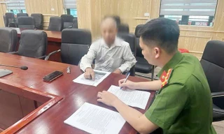 Công an làm việc với ông N.H.H.