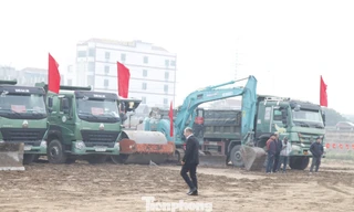 Phó Thủ tướng Chính phủ Phạm Thị Thanh Trà (bên phải) dự khởi công Dự án Khu công nghiệp Quế Võ II - Giai đoạn 2.