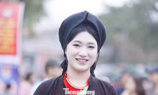Chị hai quan họ tại hội Lim.