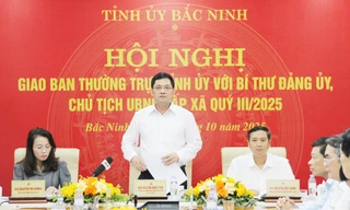 Bí thư Tỉnh ủy Nguyễn Hồng Thái chủ trì hội nghị.