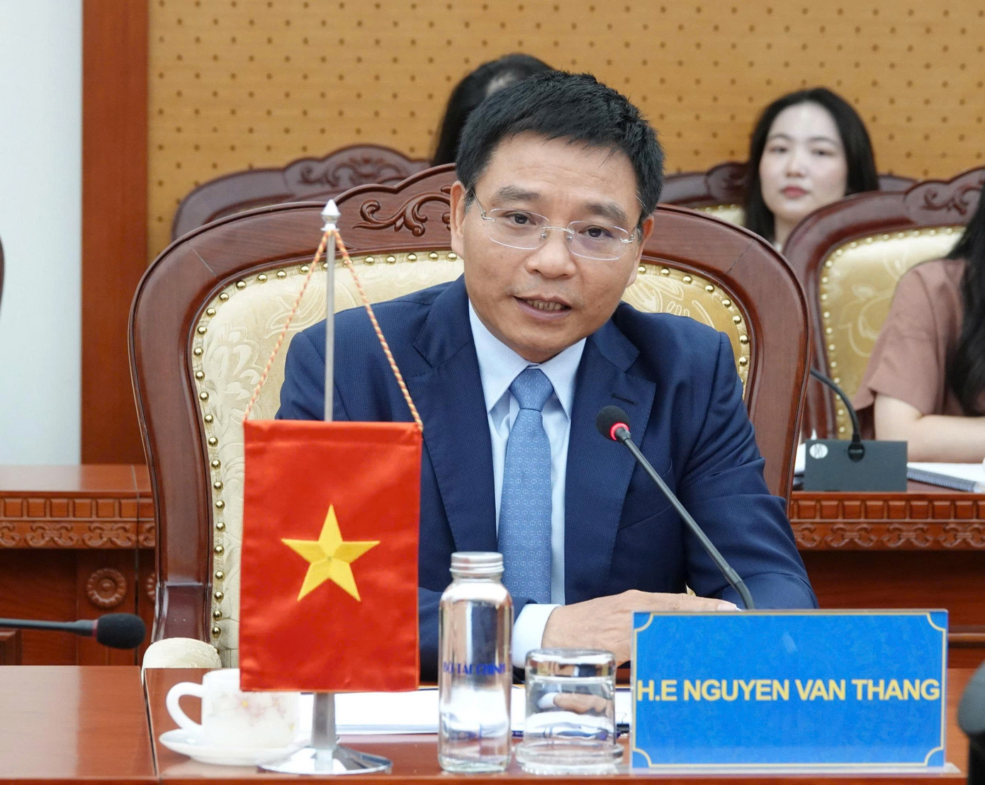 Bộ trưởng Nguyễn Văn Thắng tại buổi làm việc với FTSE Russell. dee4c38bff1e4940100f.jpg