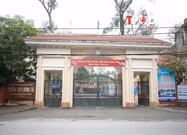 NÓNG 21/7: Hiệu trưởng lên tiếng về nghi vấn giám thị hỗ trợ thí sinh làm bài thi tốt nghiệp