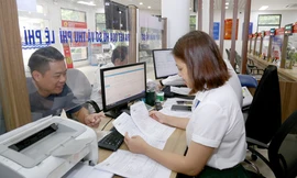 Trả lương công chức theo vị trí việc làm, tiến tới bỏ biên chế 'suốt đời' 