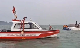 Vụ lật tàu tại Quảng Ninh: Thủ tướng yêu cầu khẩn trương tìm kiếm cứu nạn, khắc phục hậu quả