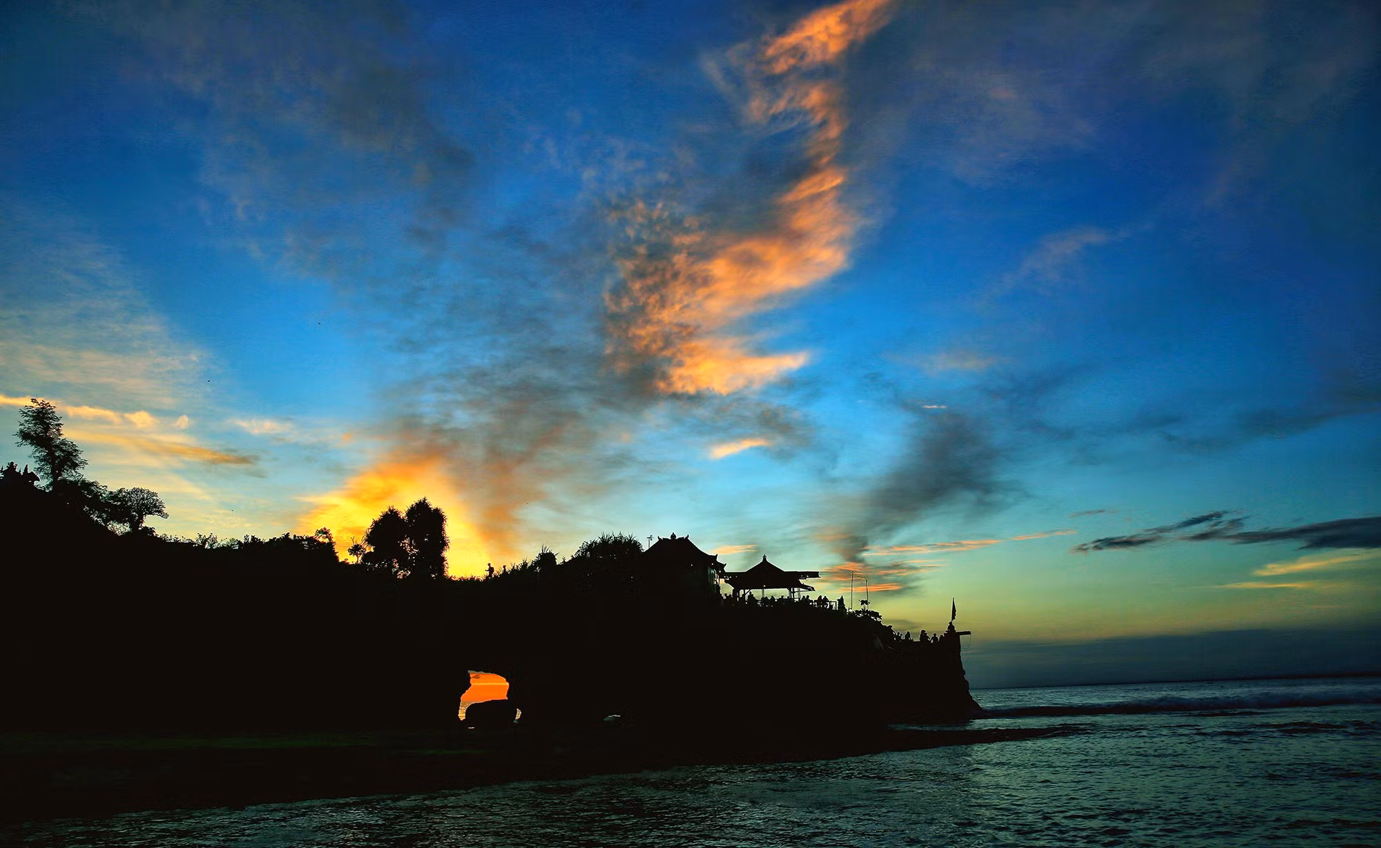 Hoàng hôn Bali luôn đem đến cho du khách vẻ đẹp sững sờ