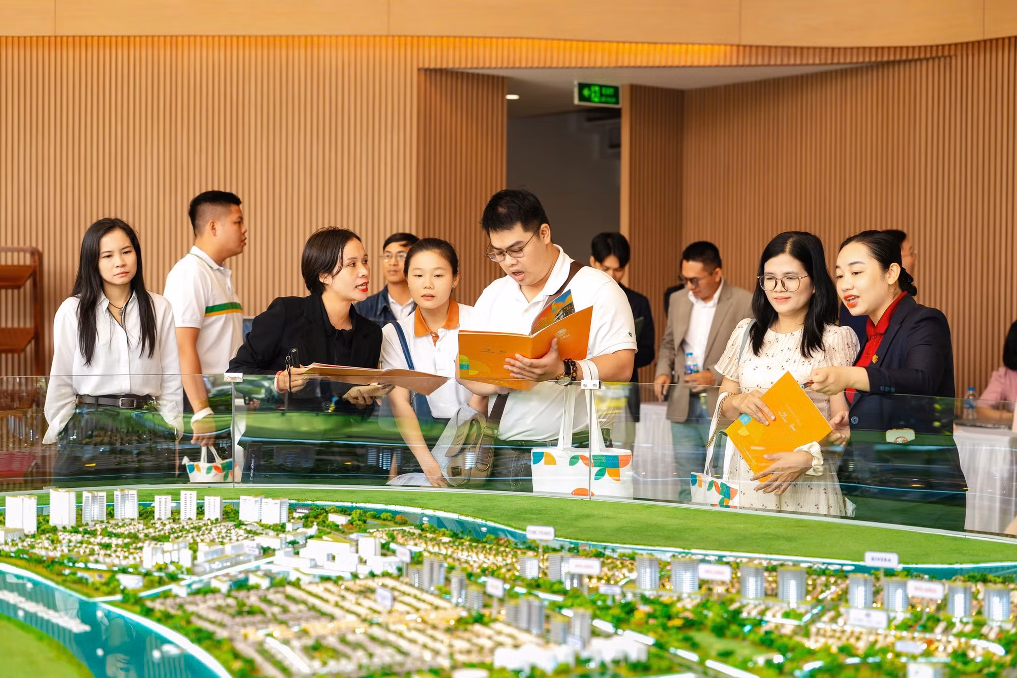 Vì sao nhiều người trẻ về khu Tây mua nhà ở thực