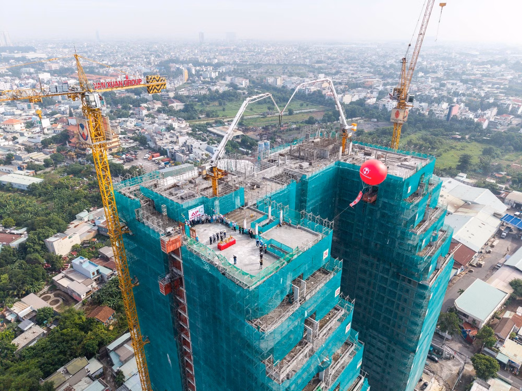 Happy One Sora cất nóc đúng tiến độ, khẳng định cam kết phát triển dự án của Vạn Xuân Group