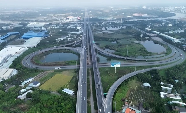 Khu Tây TPHCM: 'Vùng trũng giá' trước chu kỳ mới