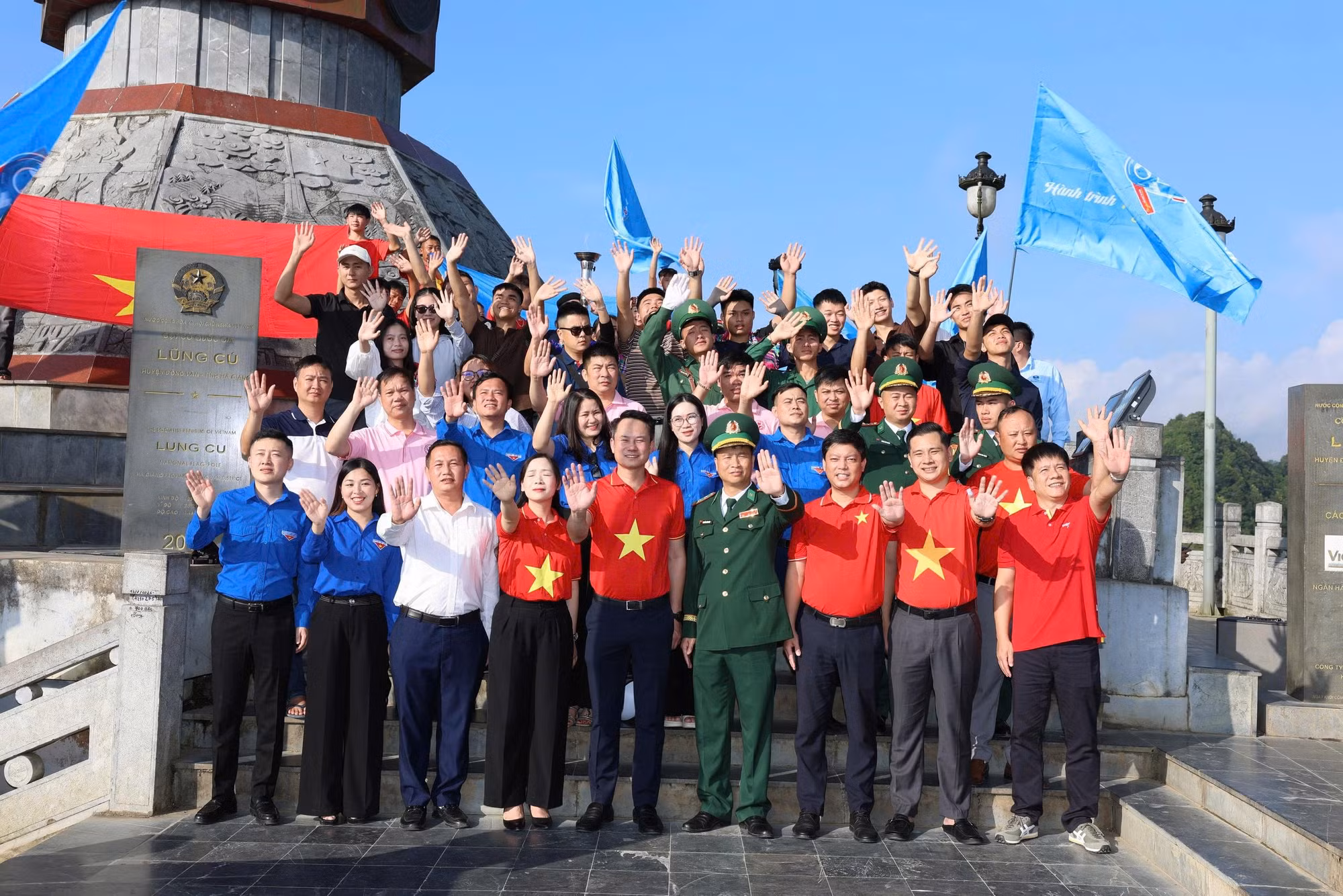 Đoàn đại biểu Hành trình “Tôi yêu Tổ quốc tôi” ghi dấu tại địa đầu Tổ quốc, tiếp nối mạch nguồn tự hào dân tộc.