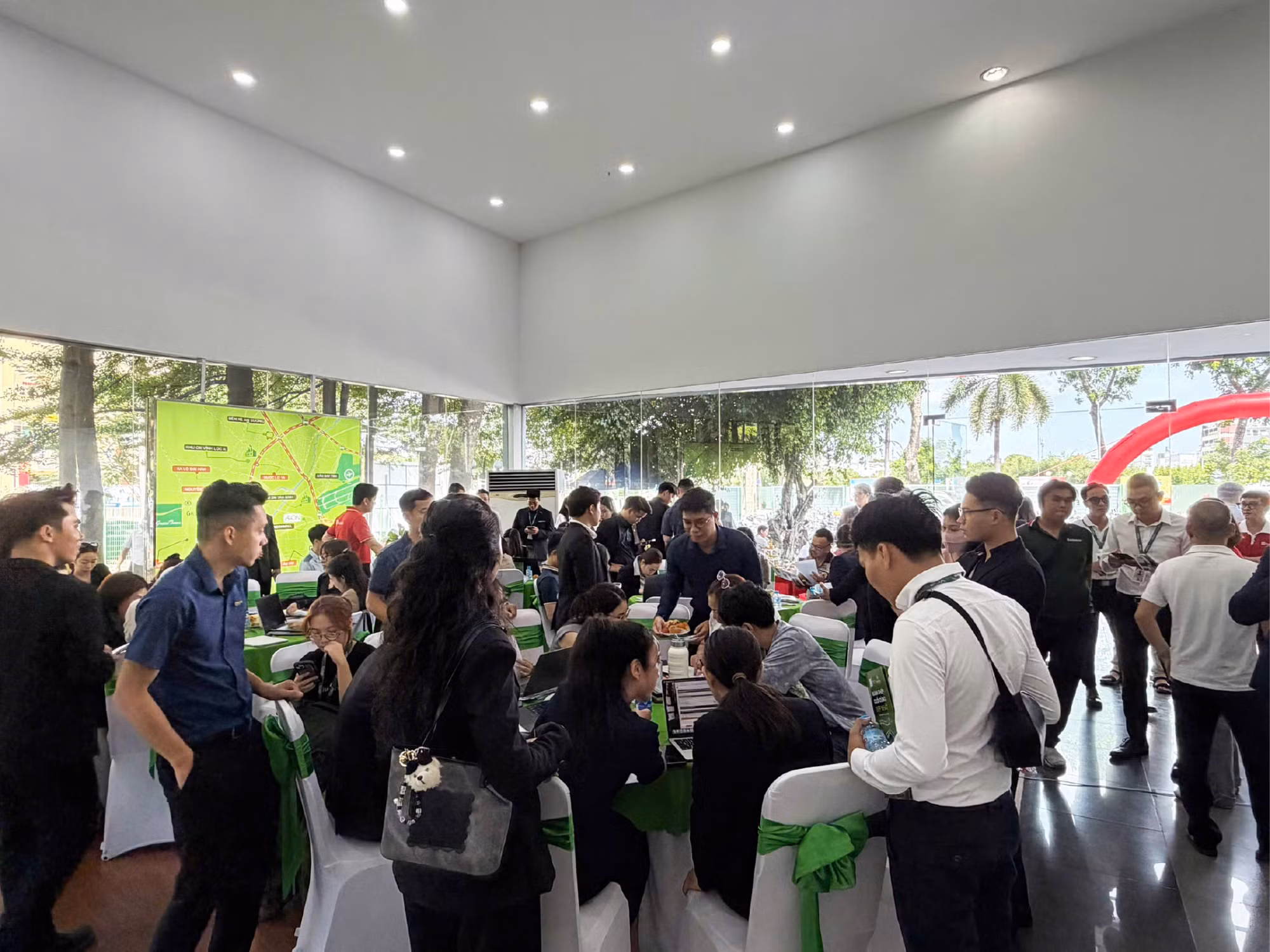 Hàng trăm khách hàng dự lễ mở bán chính thức Solena by Green Town