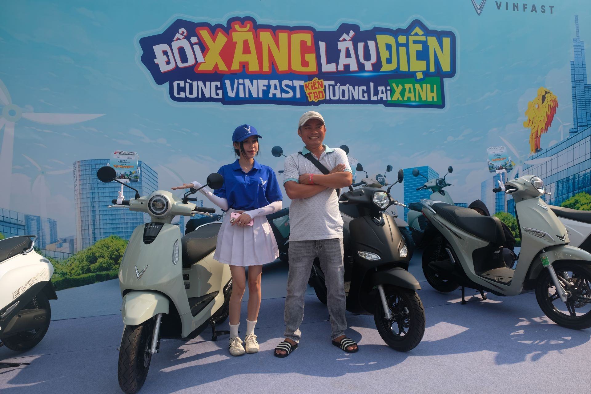 Đổi xăng lấy điện' tại TP.HCM: Nhiều khách hàng ghé qua cho biết rồi… rinh xe điện về nhà | Báo điện tử Tiền Phong