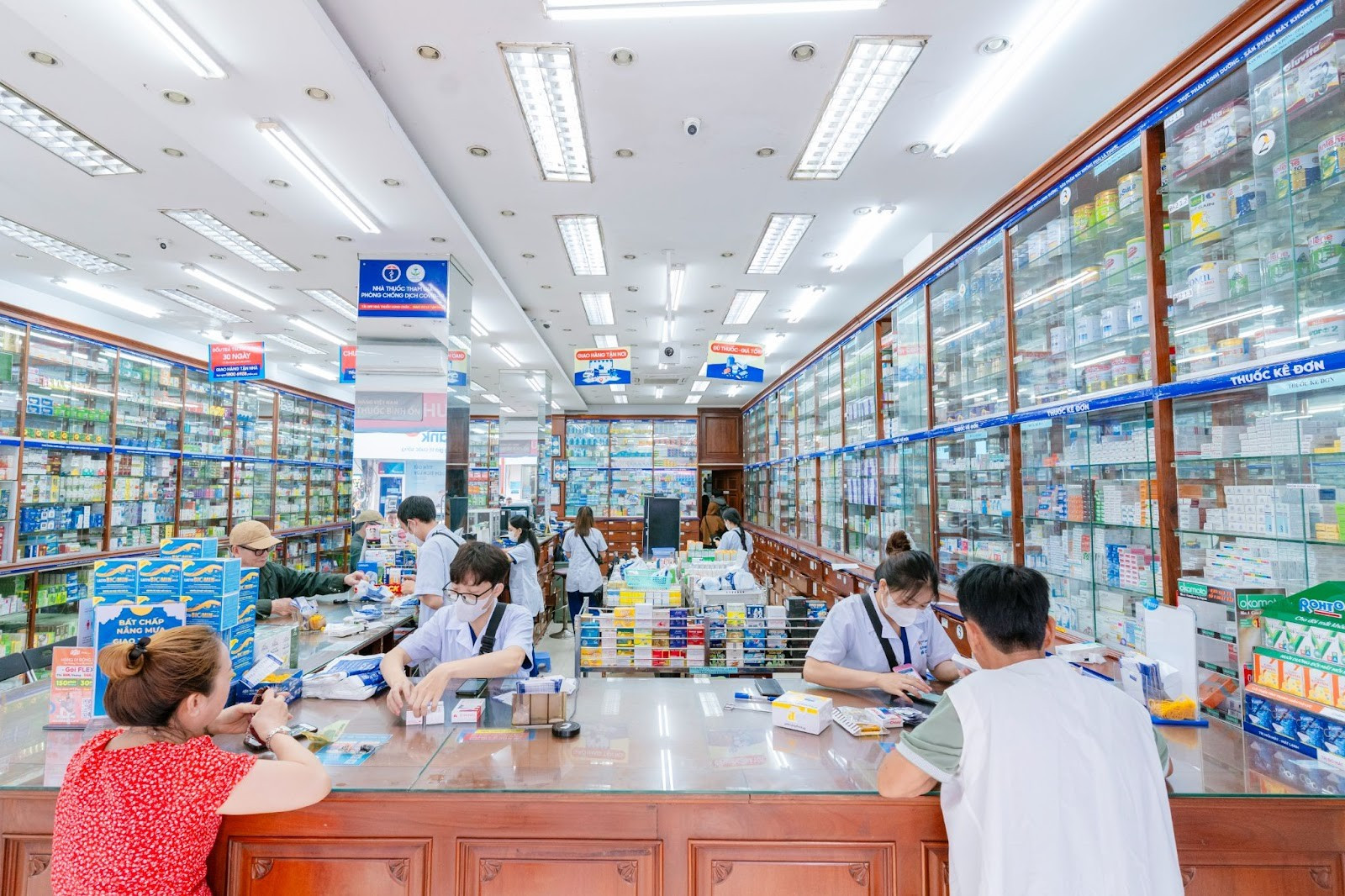 Cột mốc 2.222 nhà thuốc Long Châu: Cú hích giúp người dân cả nước tiếp cận  thuốc an toàn, minh bạch | Báo điện tử Tiền Phong