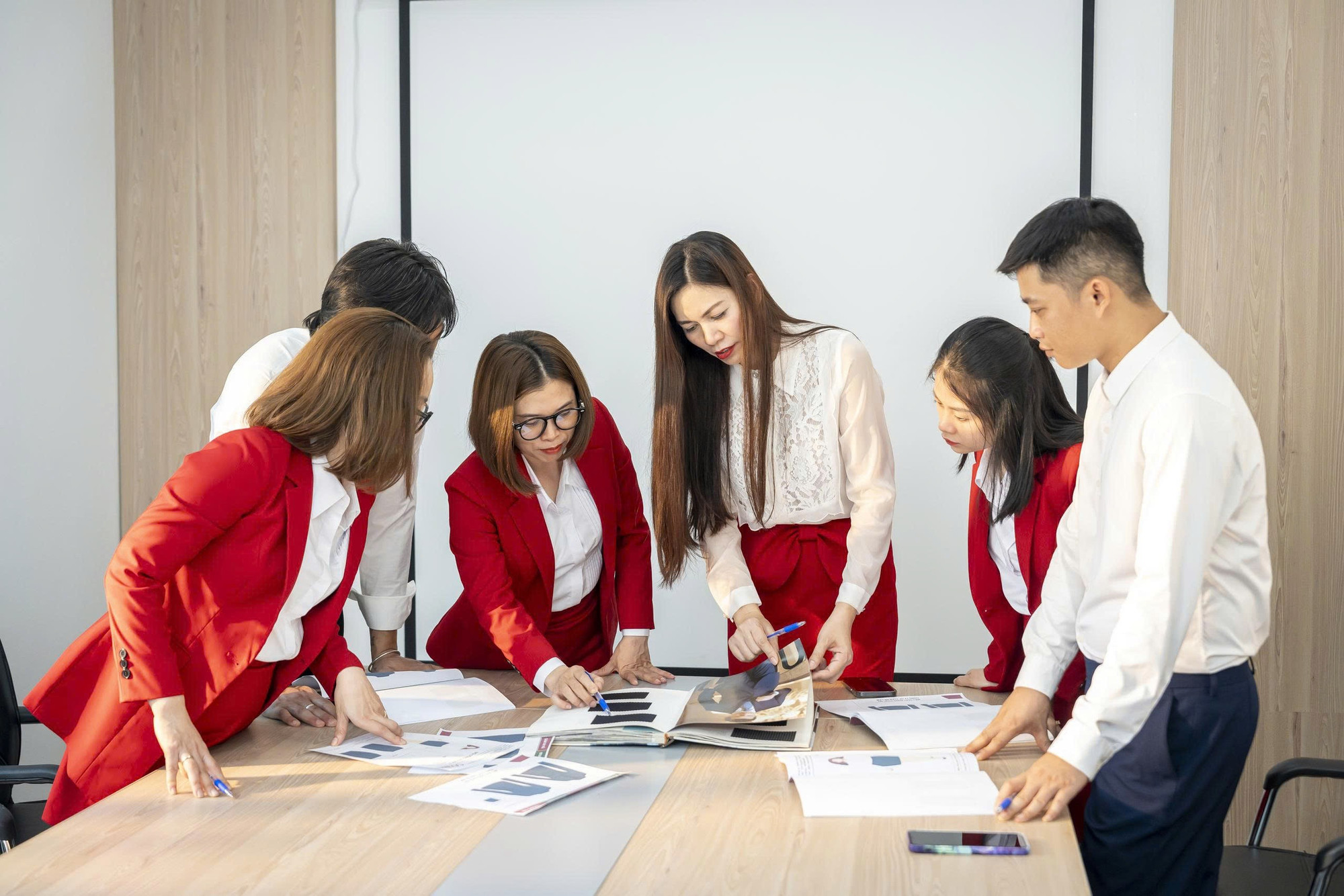 Hanwha Life Việt Nam Ra Mắt Sản Phẩm Bảo Hiểm Mới "Đồng Hành Sống Thoả Chất": Đầu Tư và Bảo Vệ Đồng Thời